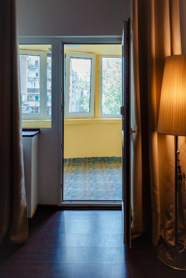 Comfy Apartment With Private Parking And Netflix Bucharest Exterior photo