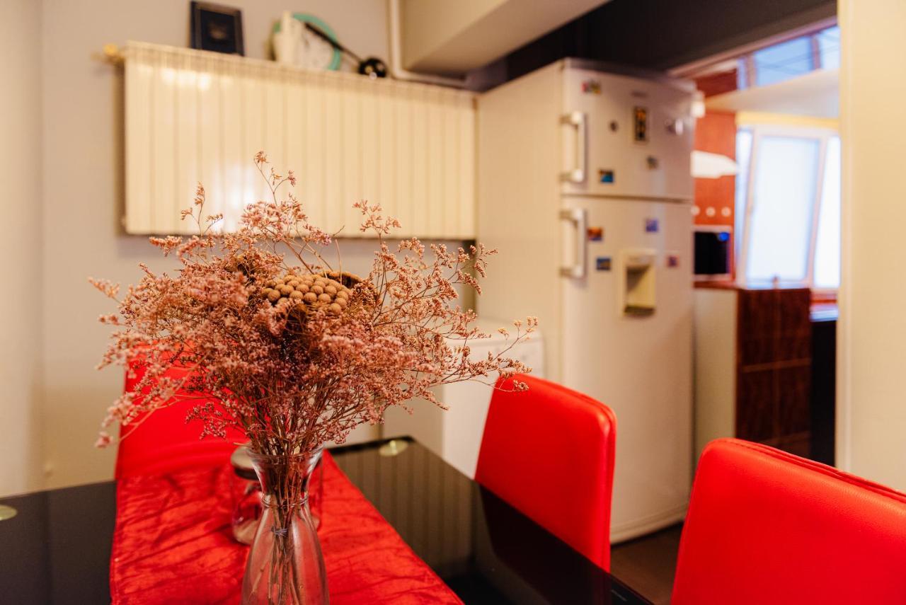 Comfy Apartment With Private Parking And Netflix Bucharest Exterior photo