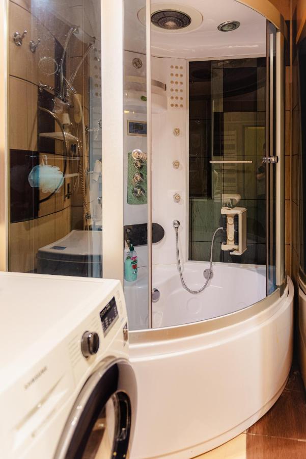 Comfy Apartment With Private Parking And Netflix Bucharest Exterior photo
