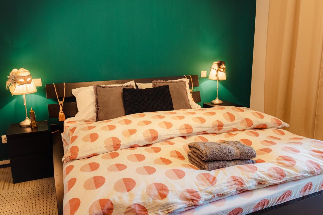 Comfy Apartment With Private Parking And Netflix Bucharest Exterior photo