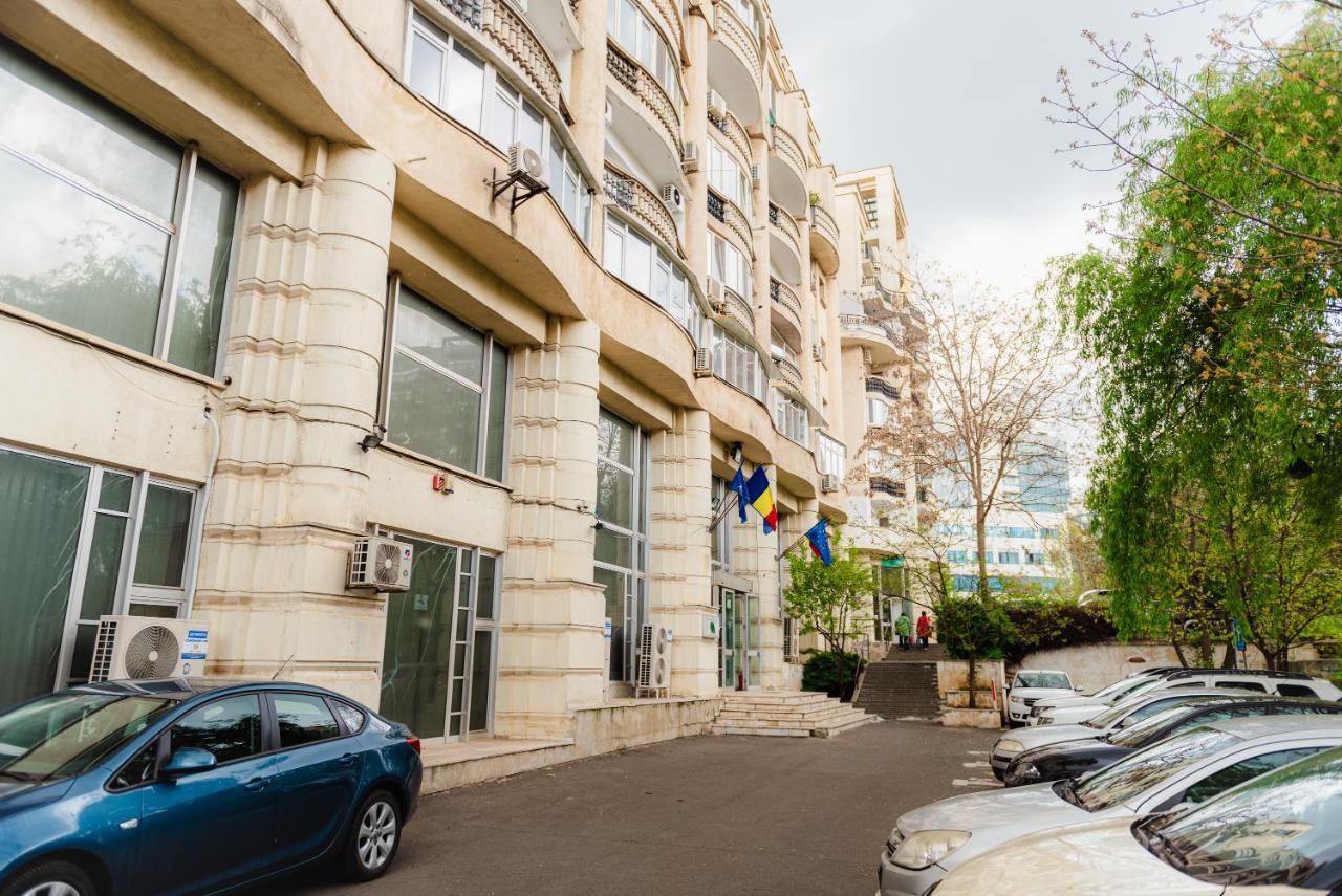 Comfy Apartment With Private Parking And Netflix Bucharest Exterior photo