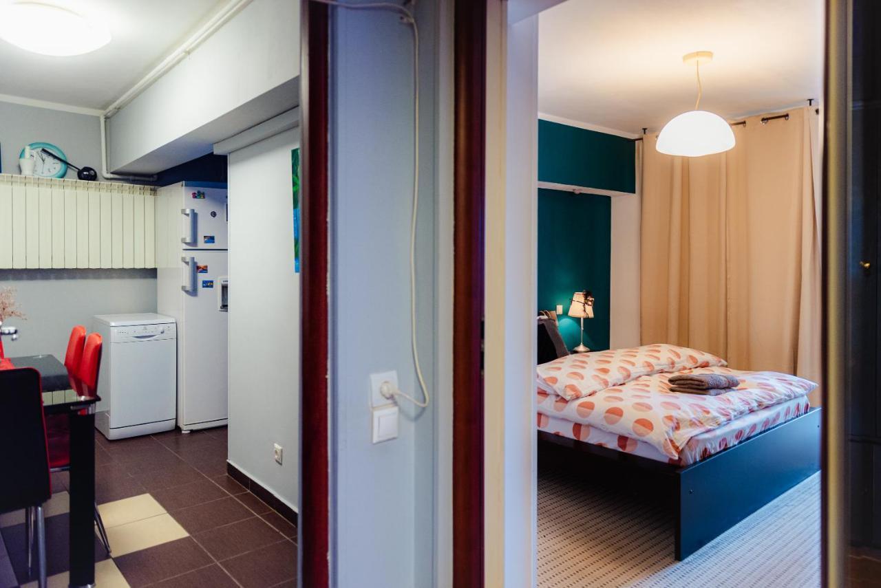 Comfy Apartment With Private Parking And Netflix Bucharest Exterior photo