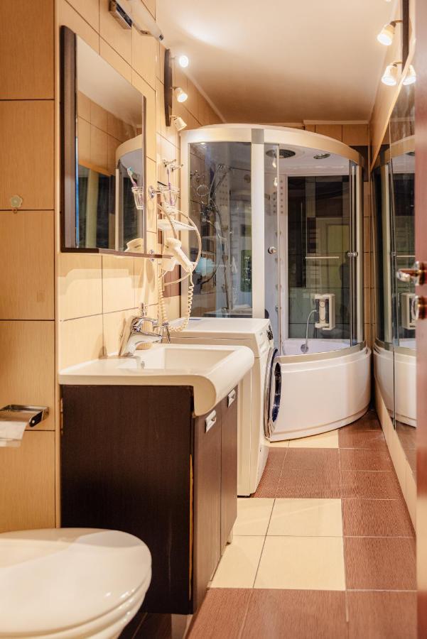 Comfy Apartment With Private Parking And Netflix Bucharest Exterior photo